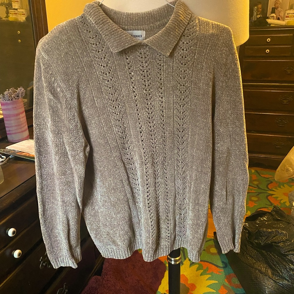 Super nice Alfred Dunner sweater, tan, never been worn, foldable collar